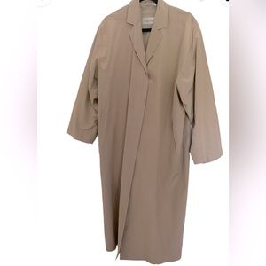 Lightweight raincoat L. Midi. Hand stitched. Two front pockets. Unlined